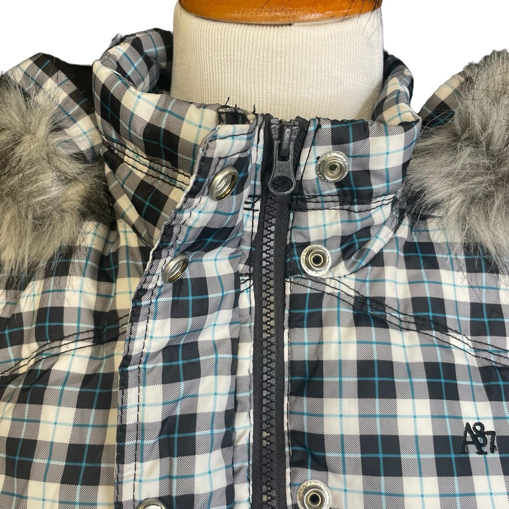 Aeropostale Checkered Vest with Faux Fur Trim - Picture 6 of 11